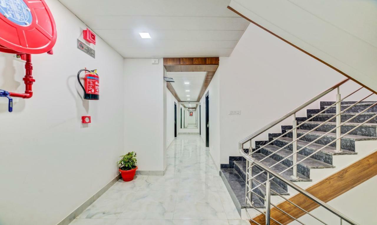 Hotel Nysha Palace Near Igi Airport نيودلهي المظهر الخارجي الصورة